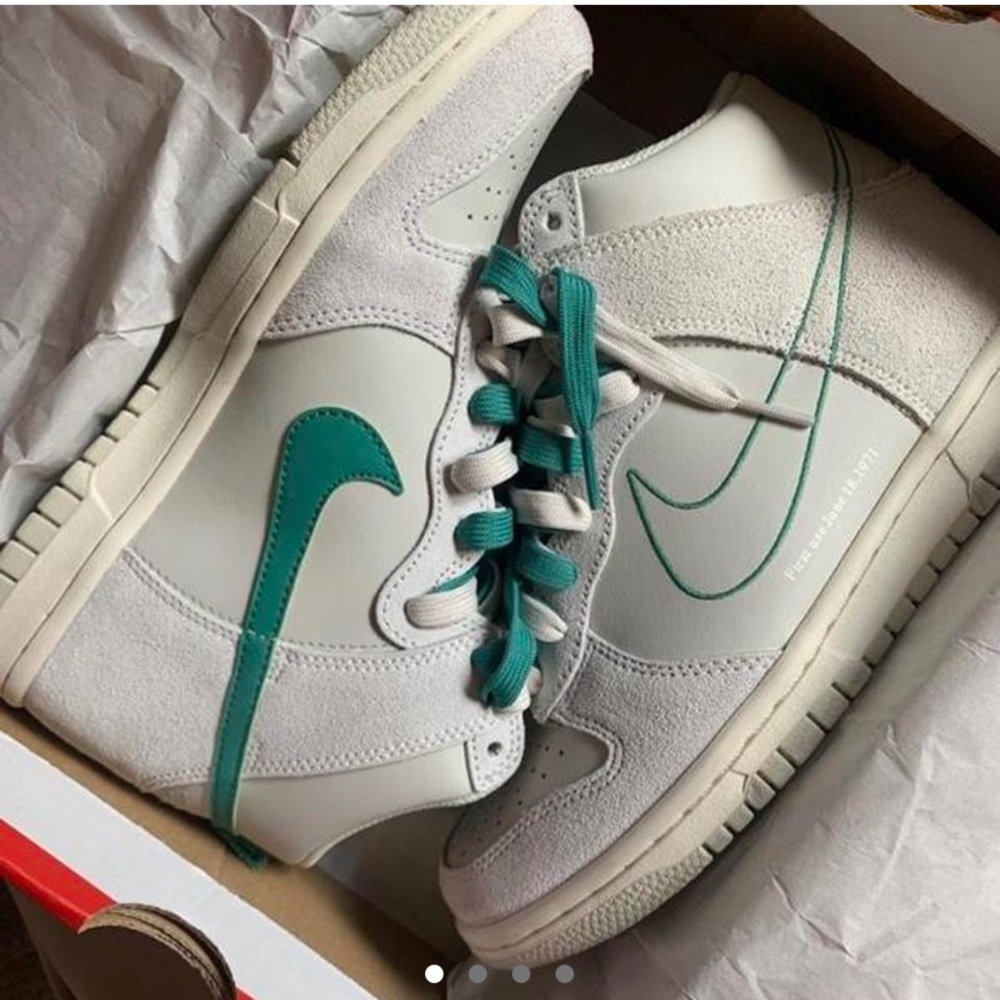 Nike dunk first use sail grade school 
Light bone sail green